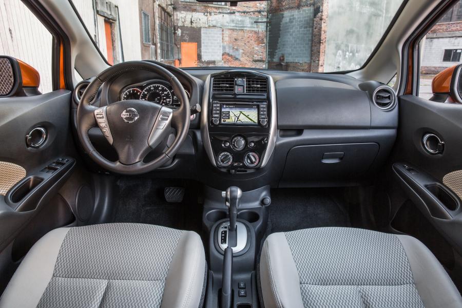 Торпедо Nissan Versa Note (E12) 2016 года  (фото 9 из 19)